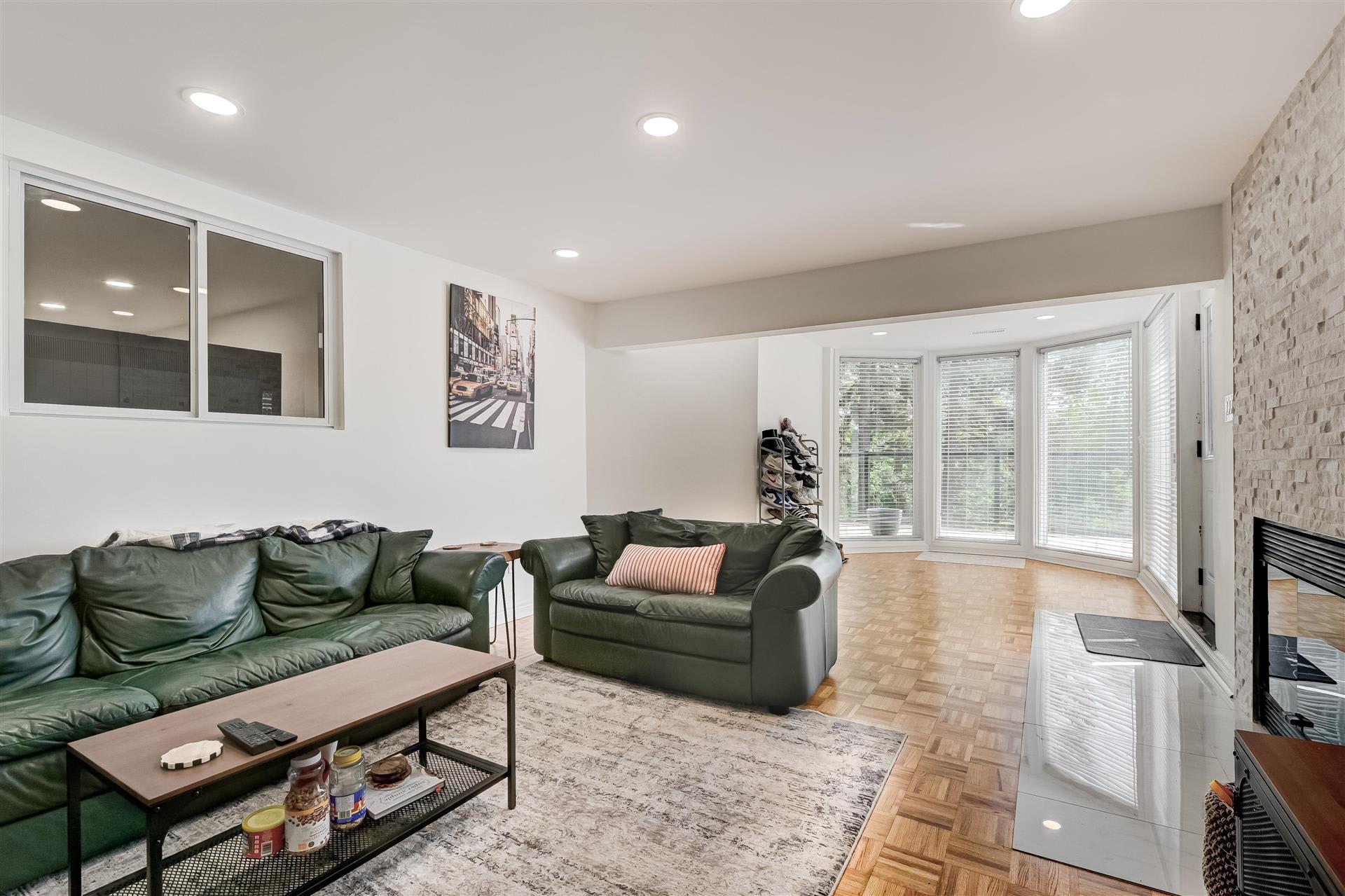 26 Bethune Blvd