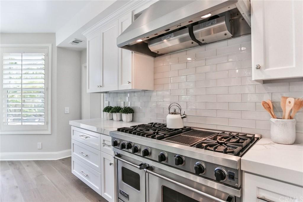 6112 Greenbrier Dr