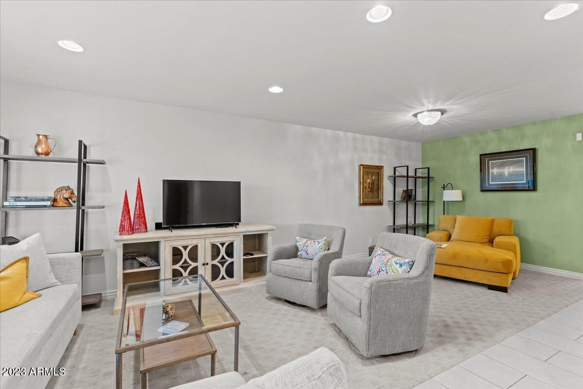 7269 N VIA NUEVA