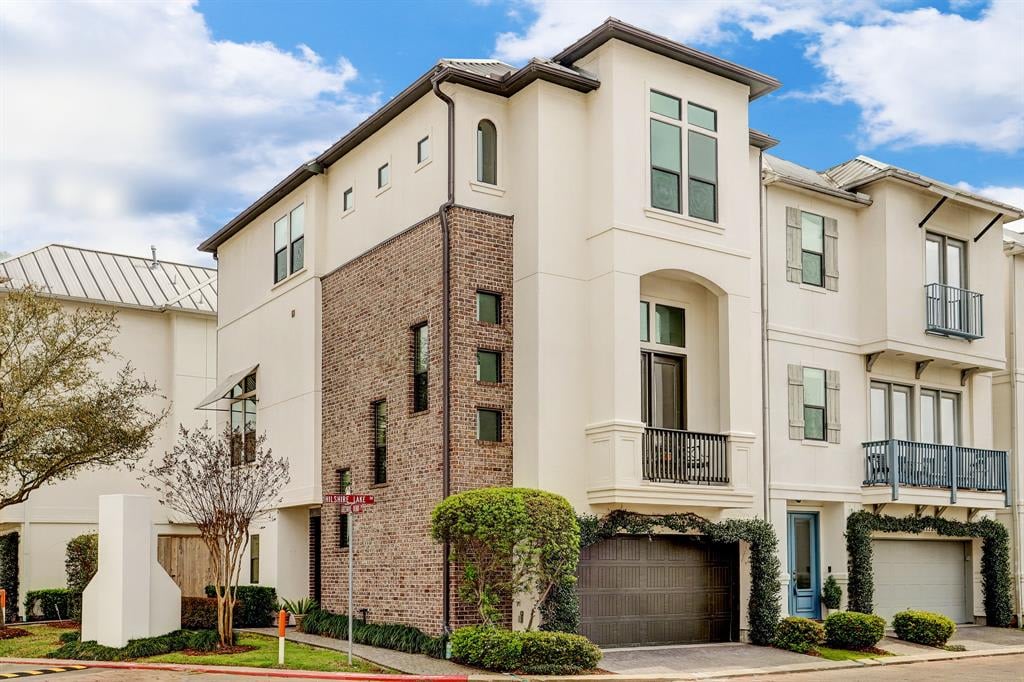 2226 Hilshire Lake Dr