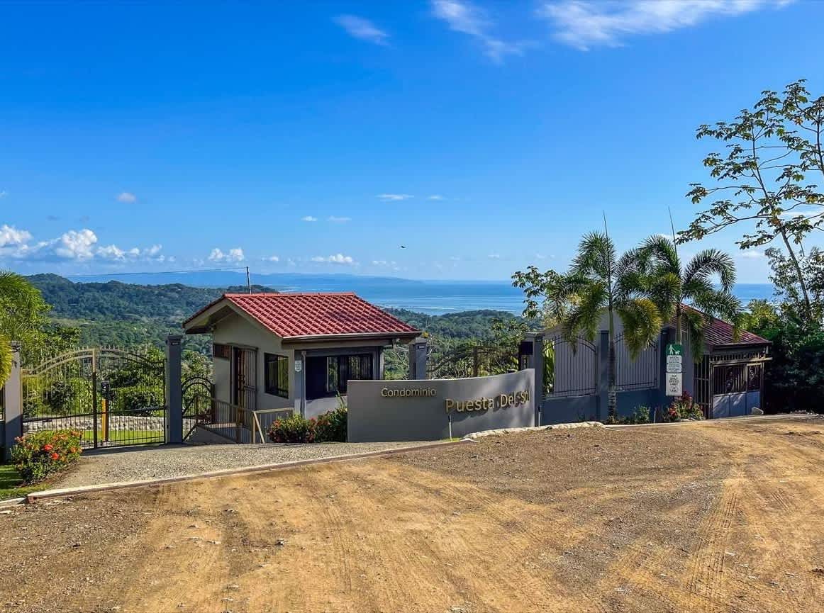 3 Bedroom House with Ocean View in Gated Community