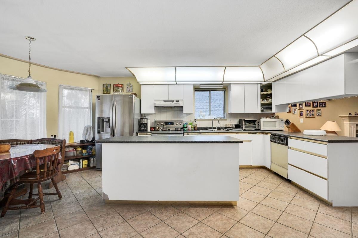 7562 Cariboo Road Rd, Burnaby