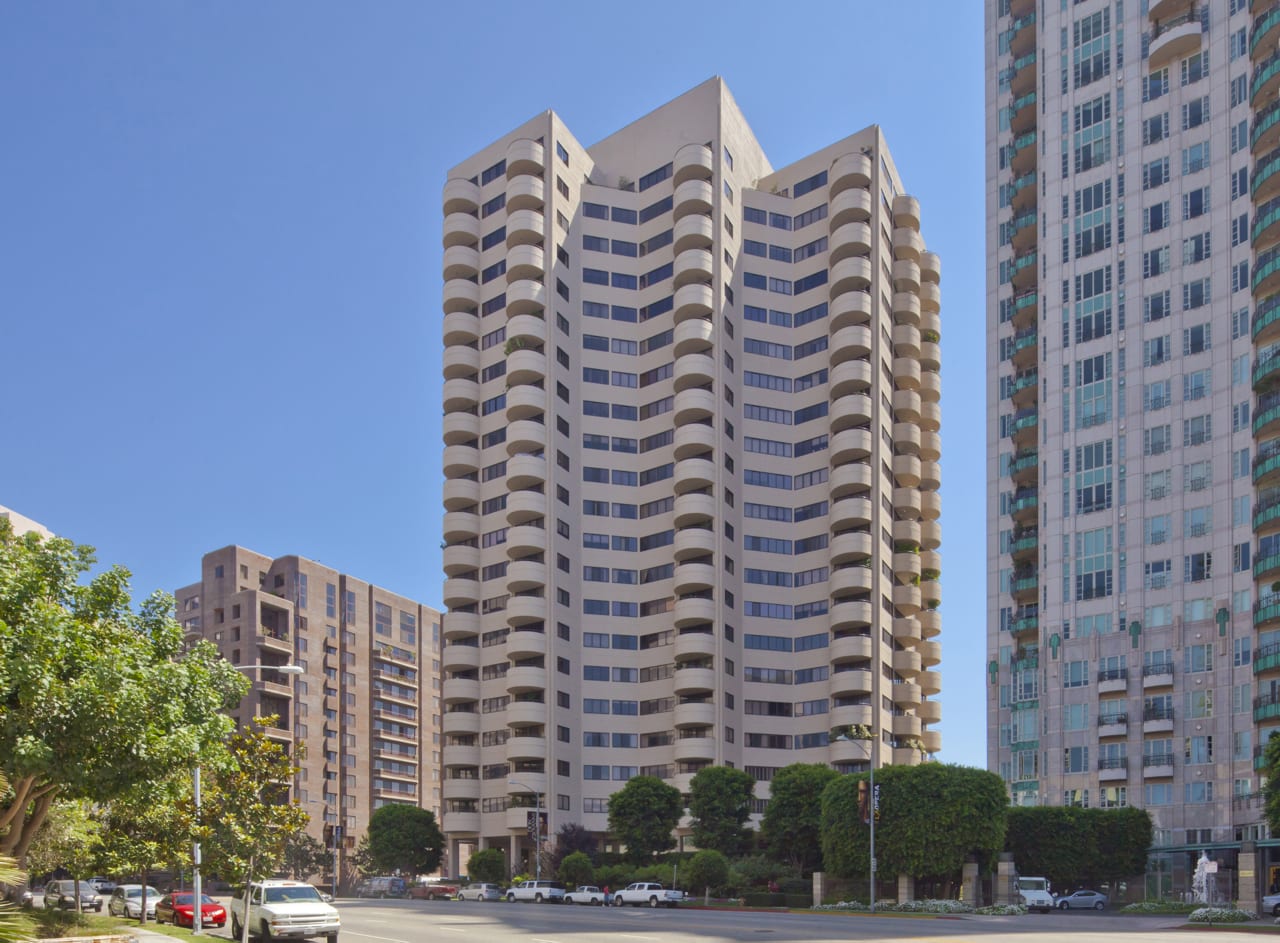 10560 Wilshire Blvd #2106