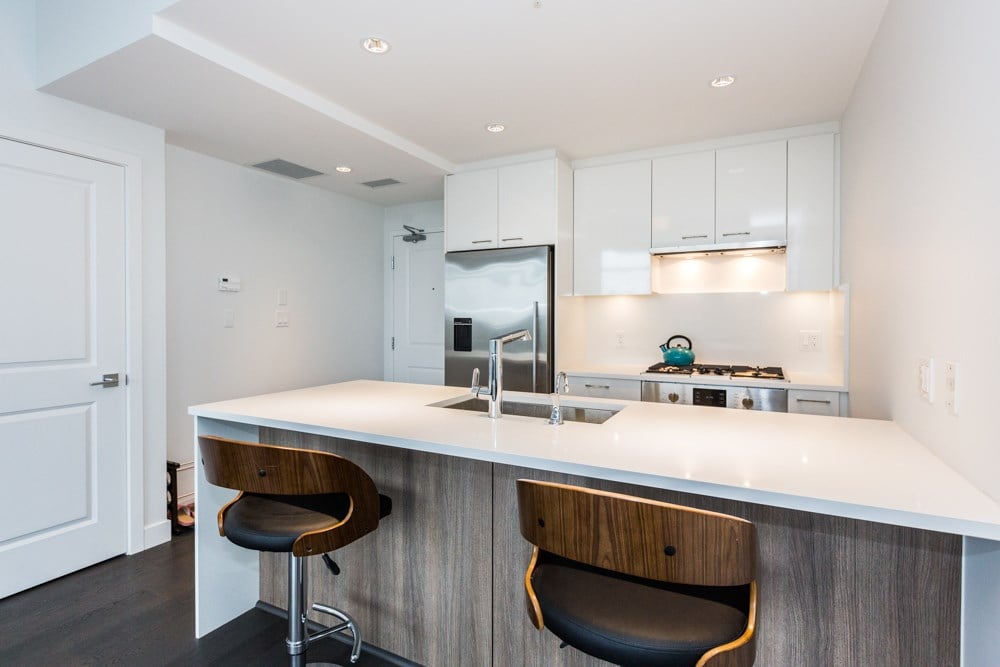 802-6383 Cambie St