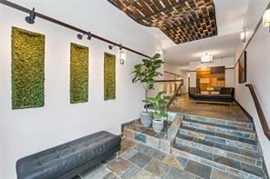 104-300 Waterfront Cres