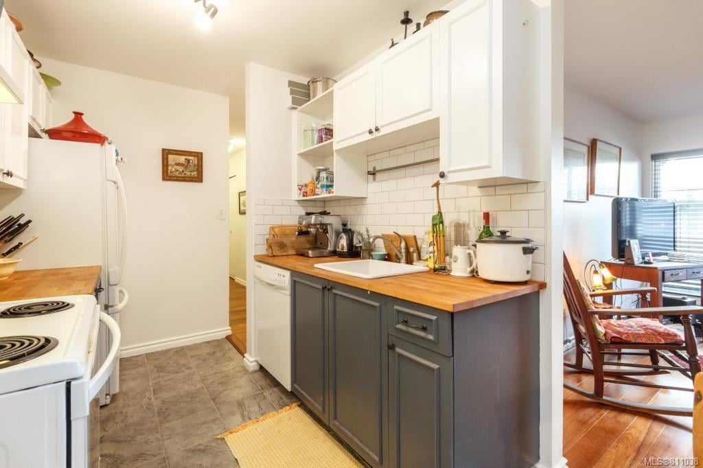 102-2520 Wark St, Victoria