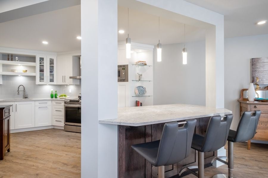 204-15367 Buena Vista Ave