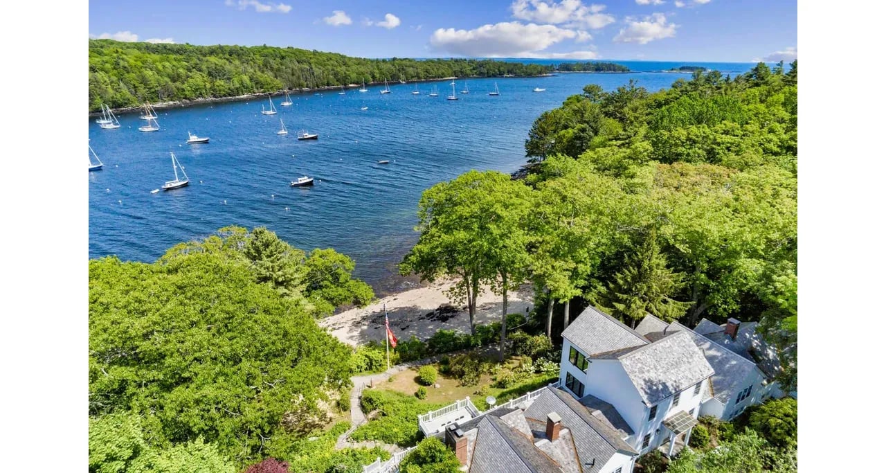 Coastal Rental Serenity: 19 Sea Street – Your Private Paradise in Rockport Village