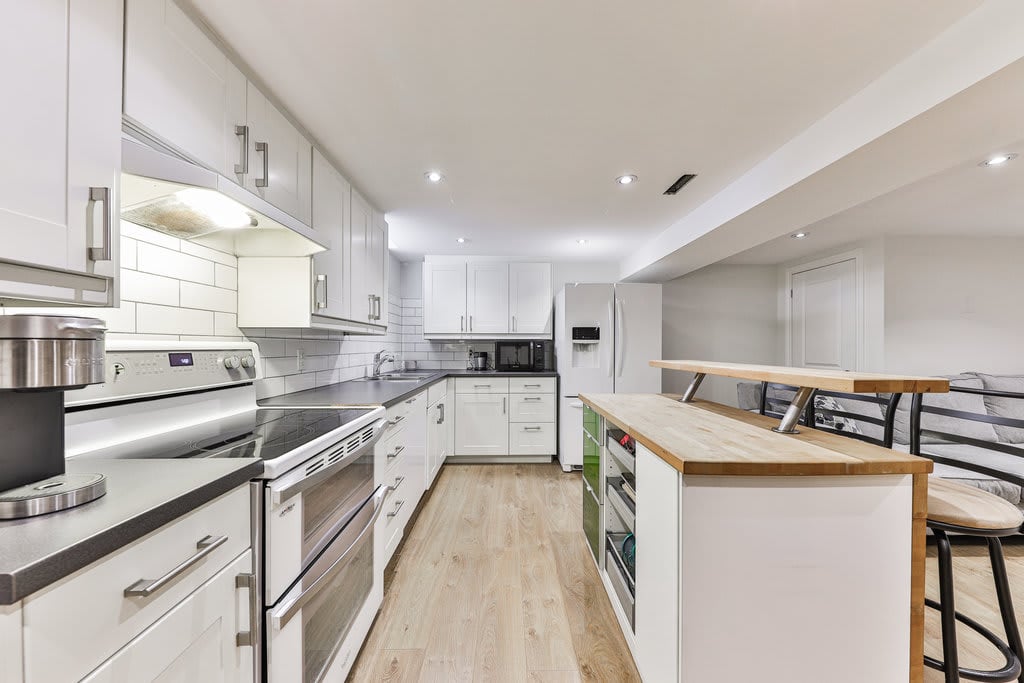 423 Lana Terrace