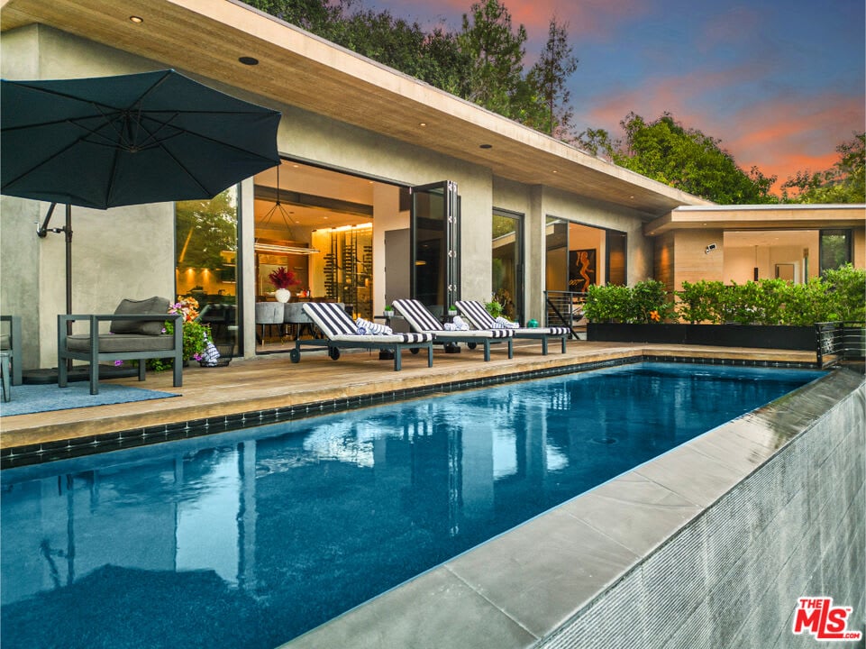 Majestic Oasis