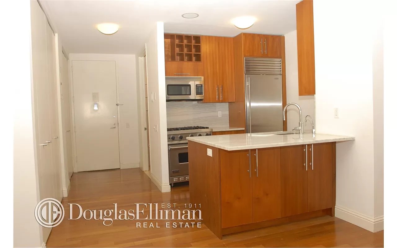 88 Greenwich Street Unit: 1218