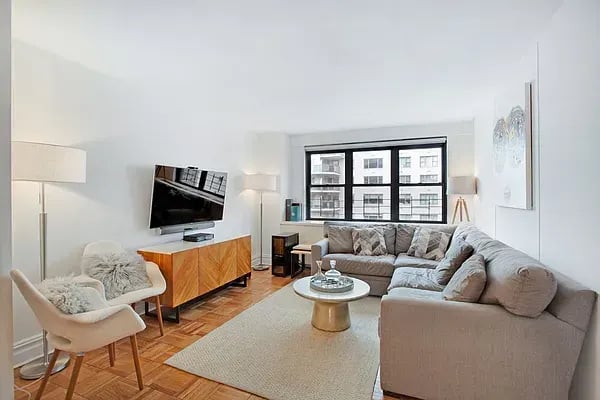 301 East 63rd Street Unit: 15J