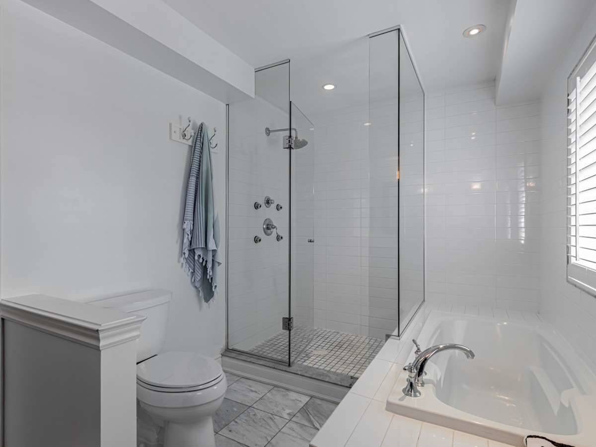 1400B Eglinton Ave W