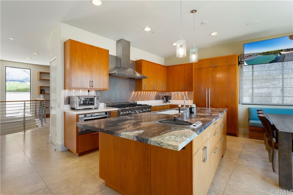 50 Monarch Bay Dr