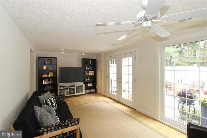 1511 Twisted Oak Dr