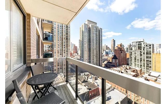 515 East 72nd Street Unit: 14J