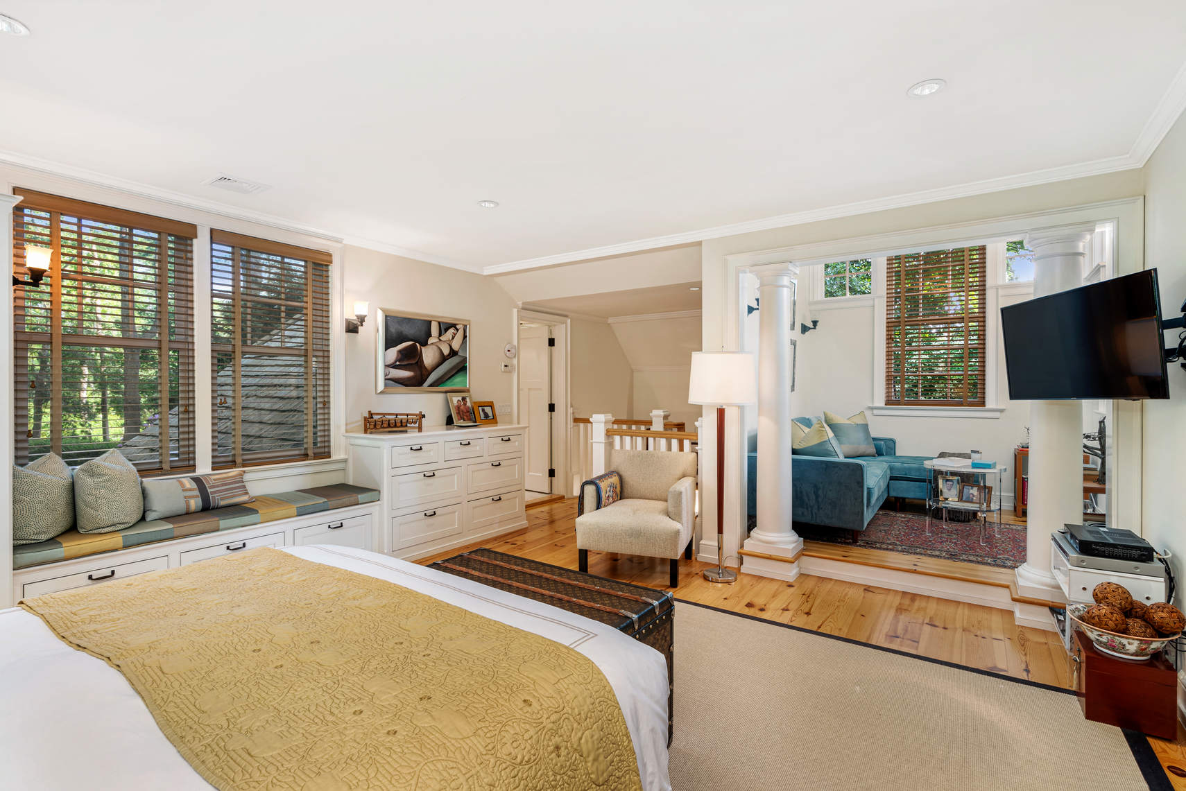 Picture Perfect Sag Harbor Village Cottage with Serene Water Views