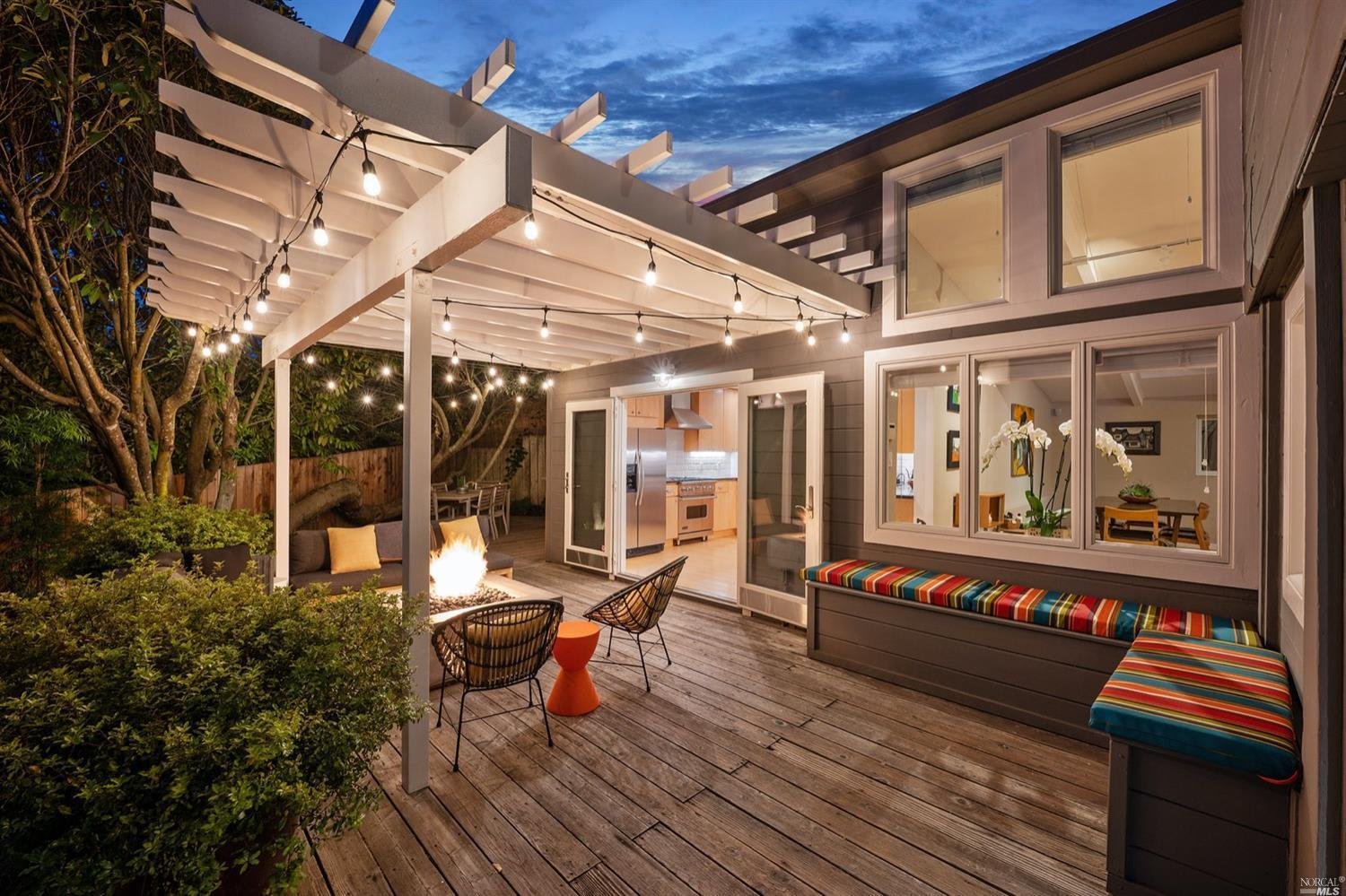 2 Cedarwood Ln