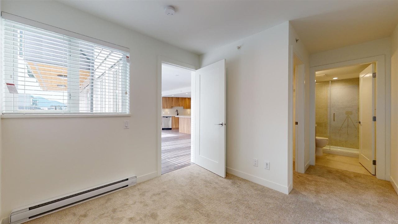 216-1365 Pemberton Ave
