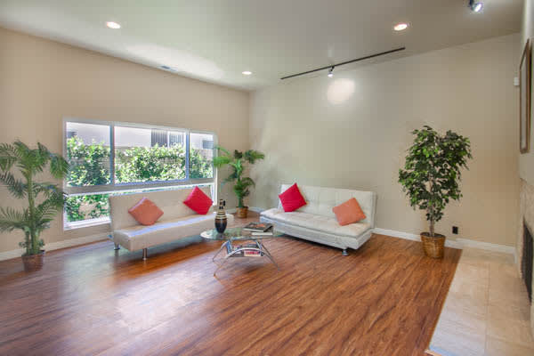 13262 Ventura Blvd Studio City CA