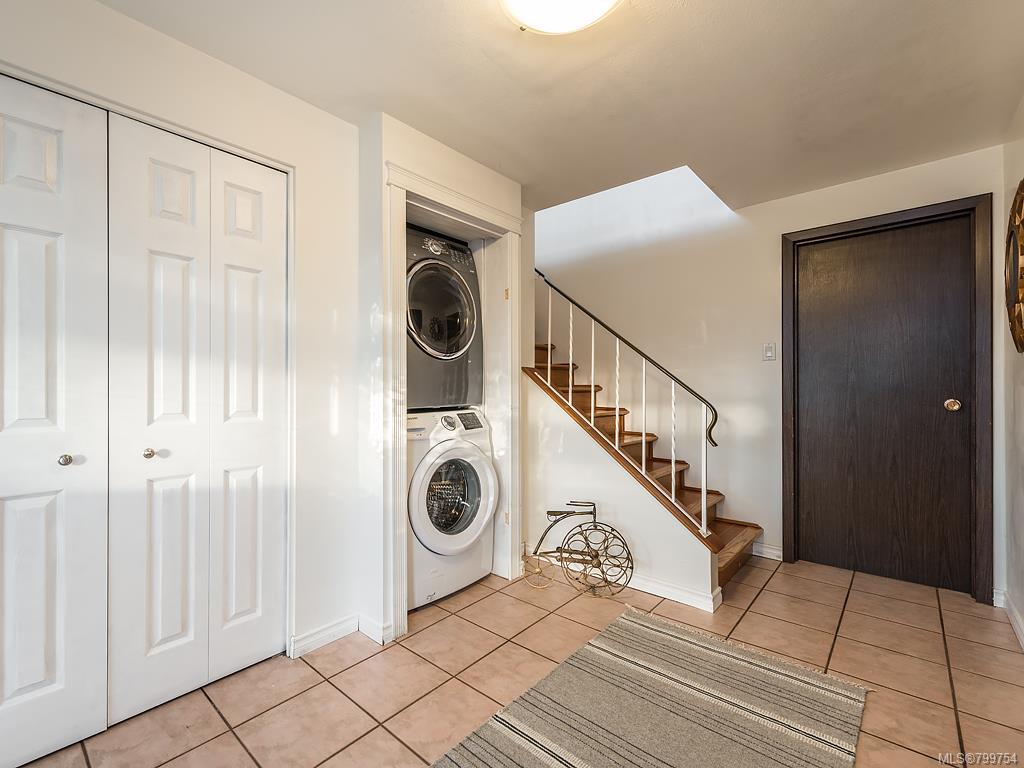3291 Megaw Pl, Saanich