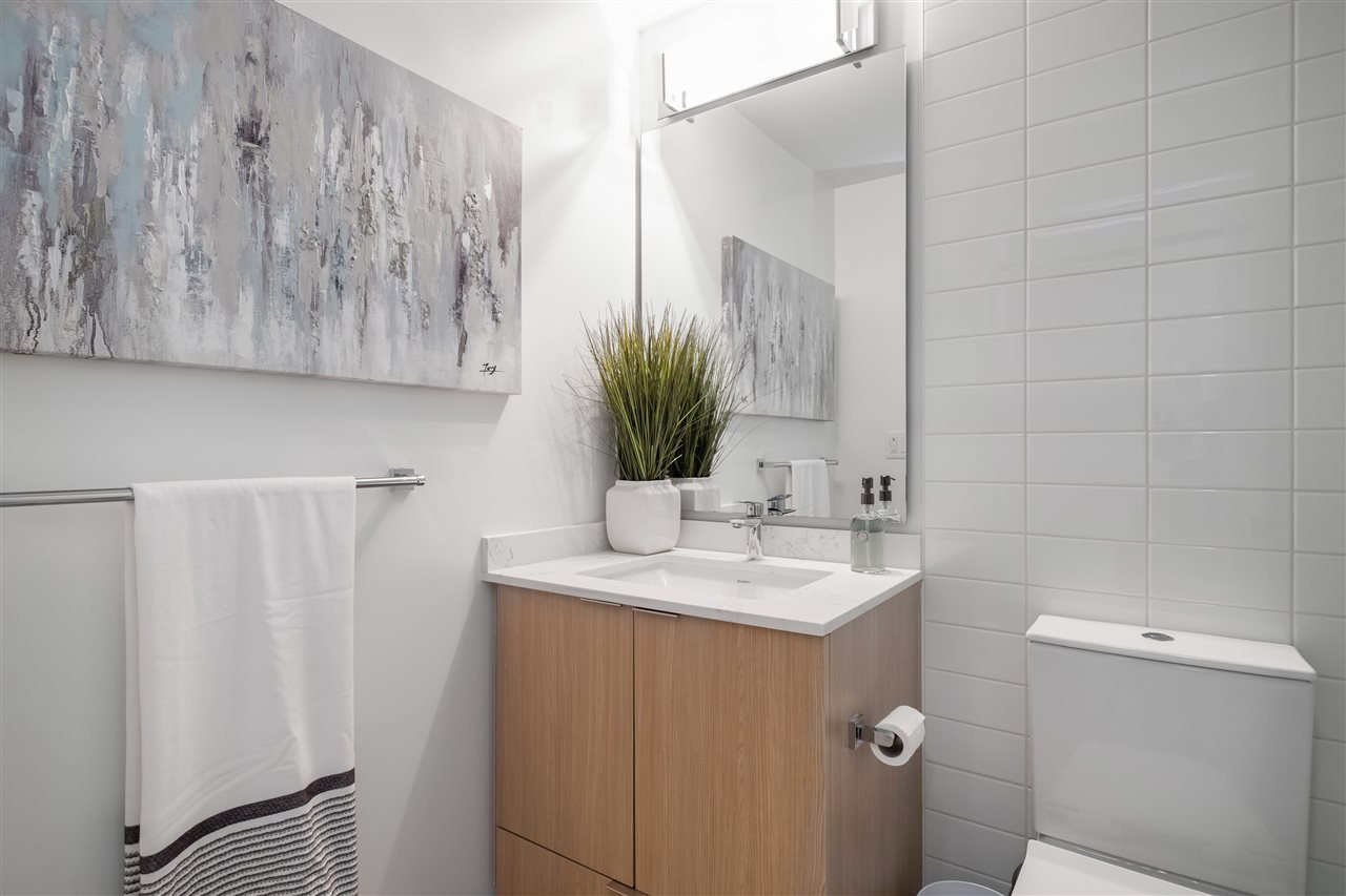 209-725 Marine Dr
