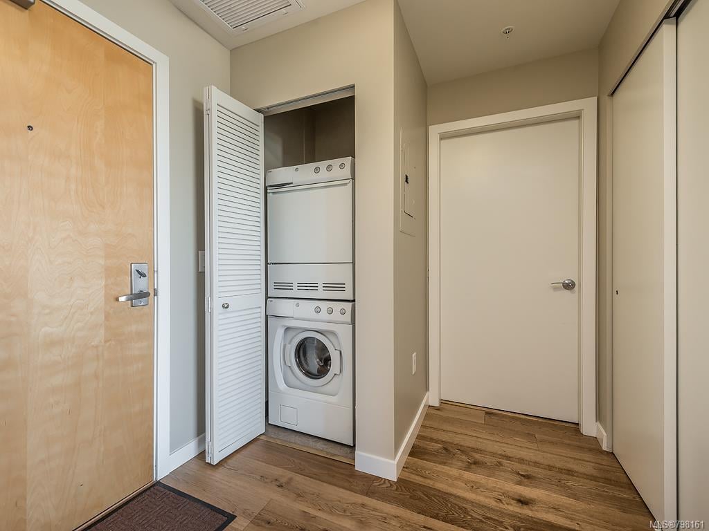302-373 Tyee Rd