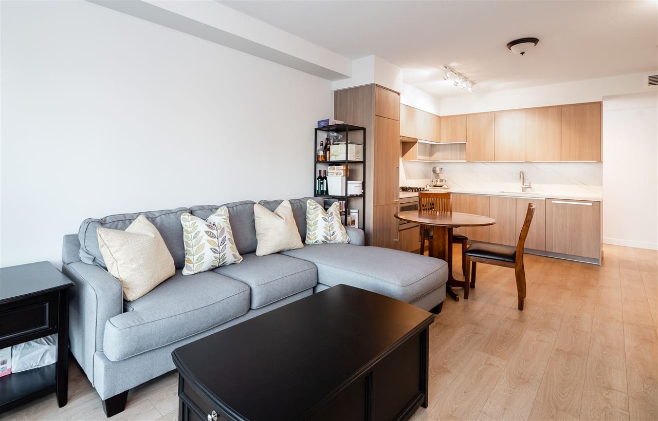 801-6588 Nelson Ave