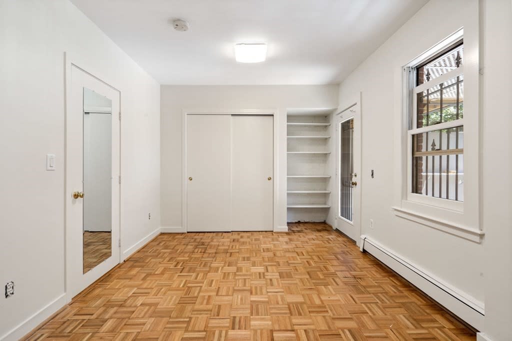 24 Braddock Park, #1
