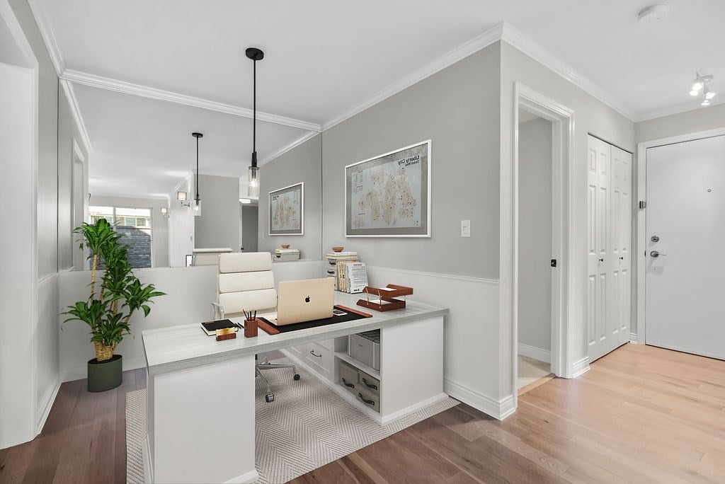 108-3875 W 4th Ave