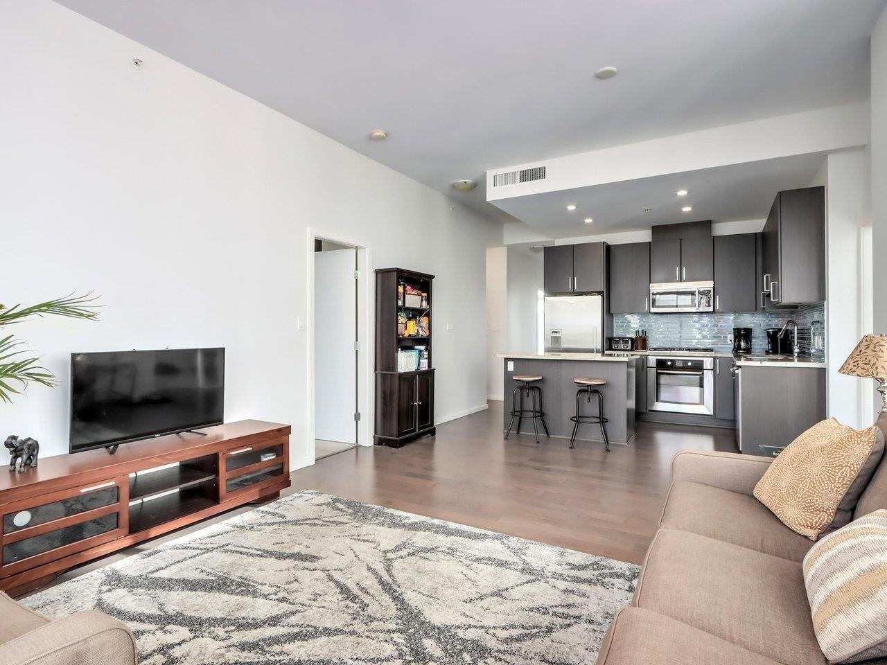 801-63 W 2nd Ave