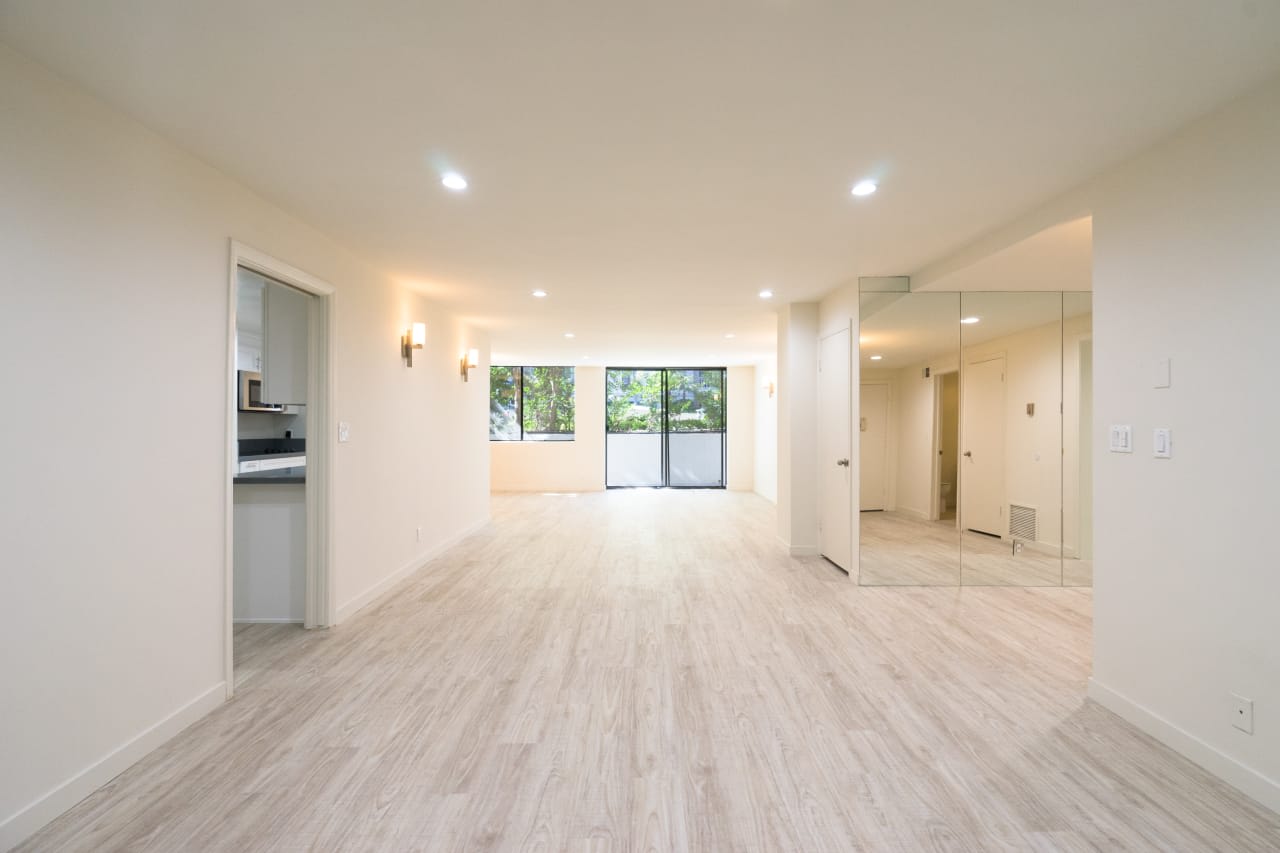 Bright and Open Maple Apartment