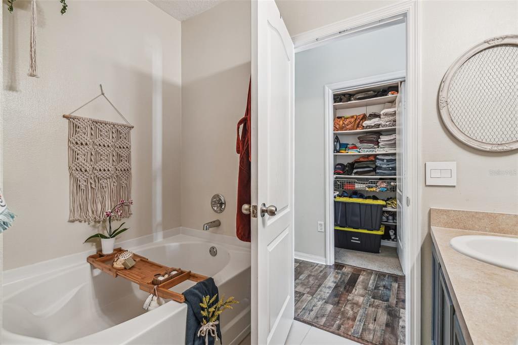 3154 Queen Alexandria Dr