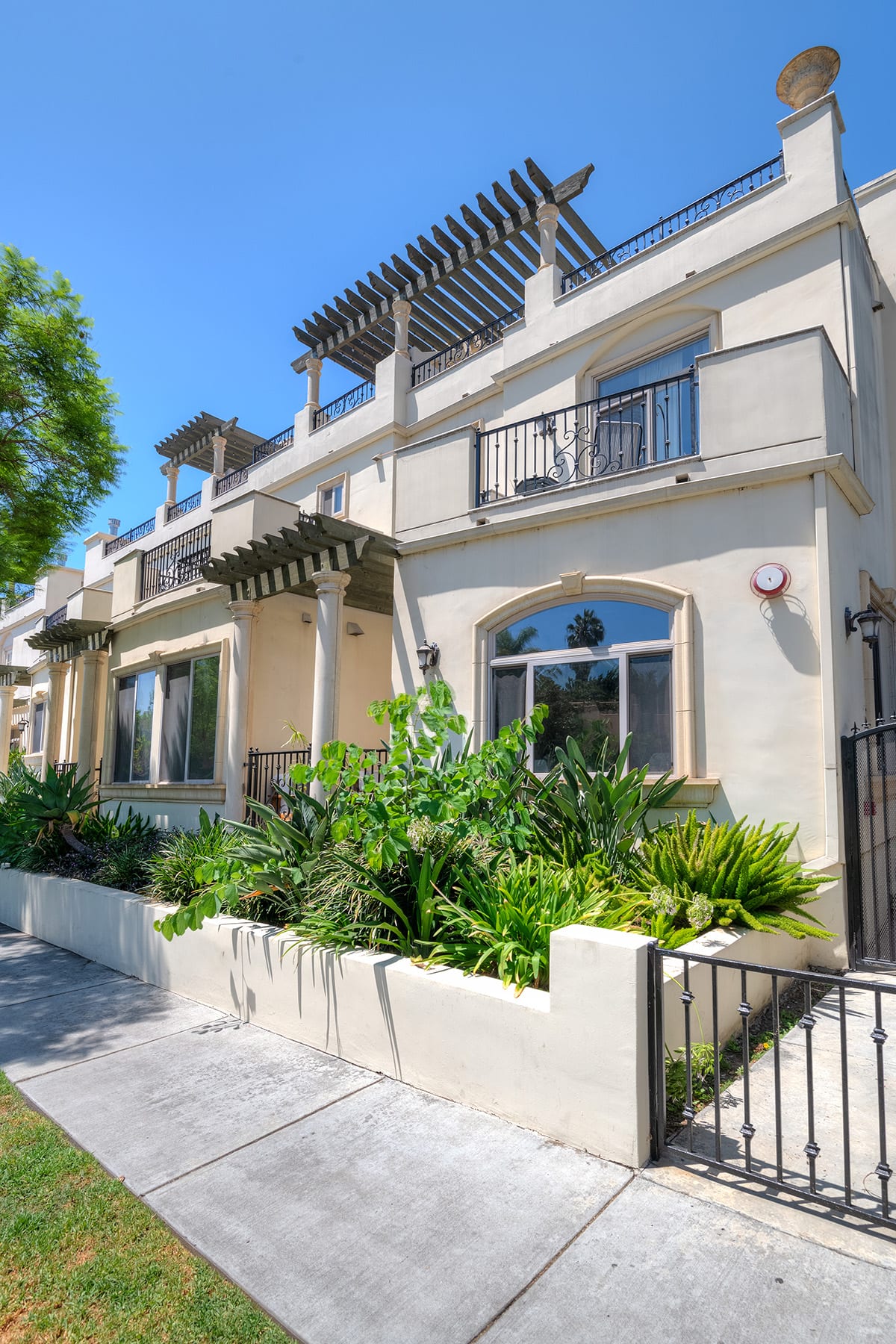 841 Westmount Dr, #106