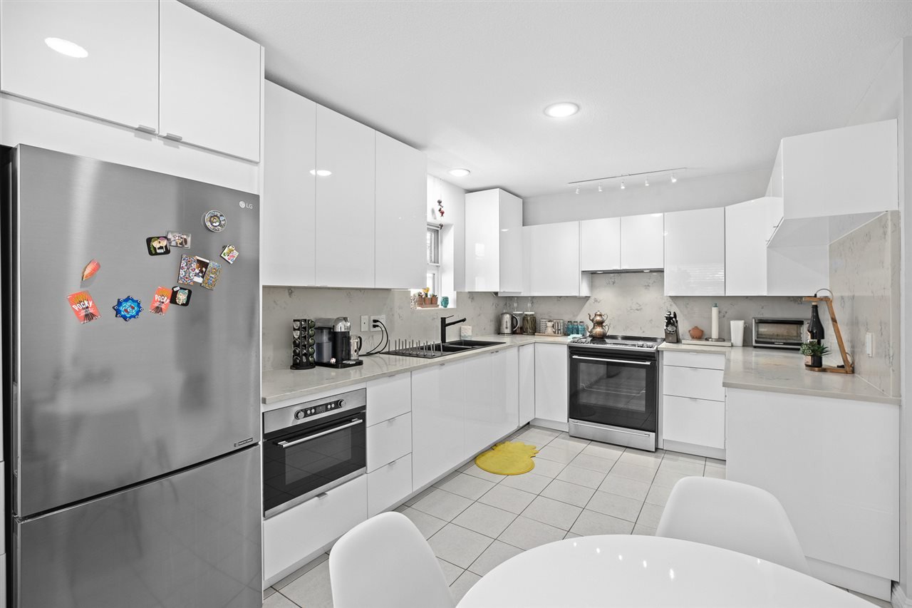 21-888 W 16th St
