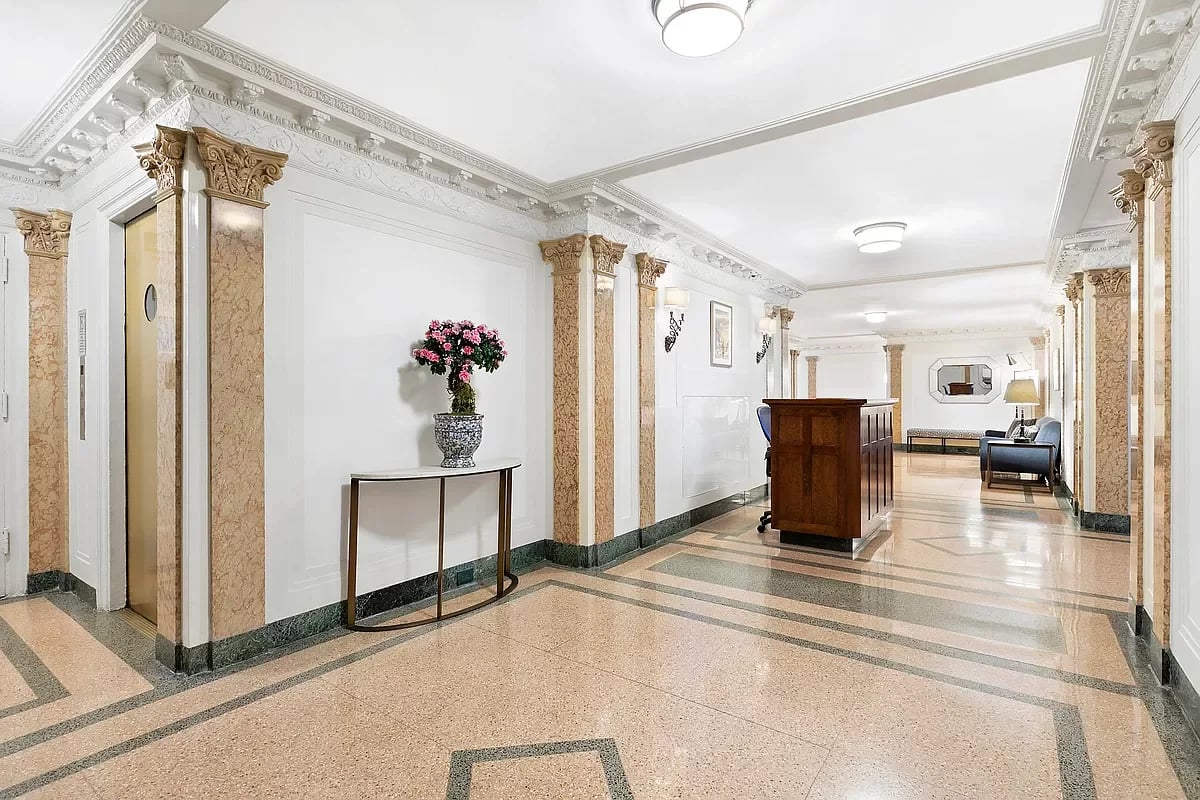 327 Central Park West Unit: 3B