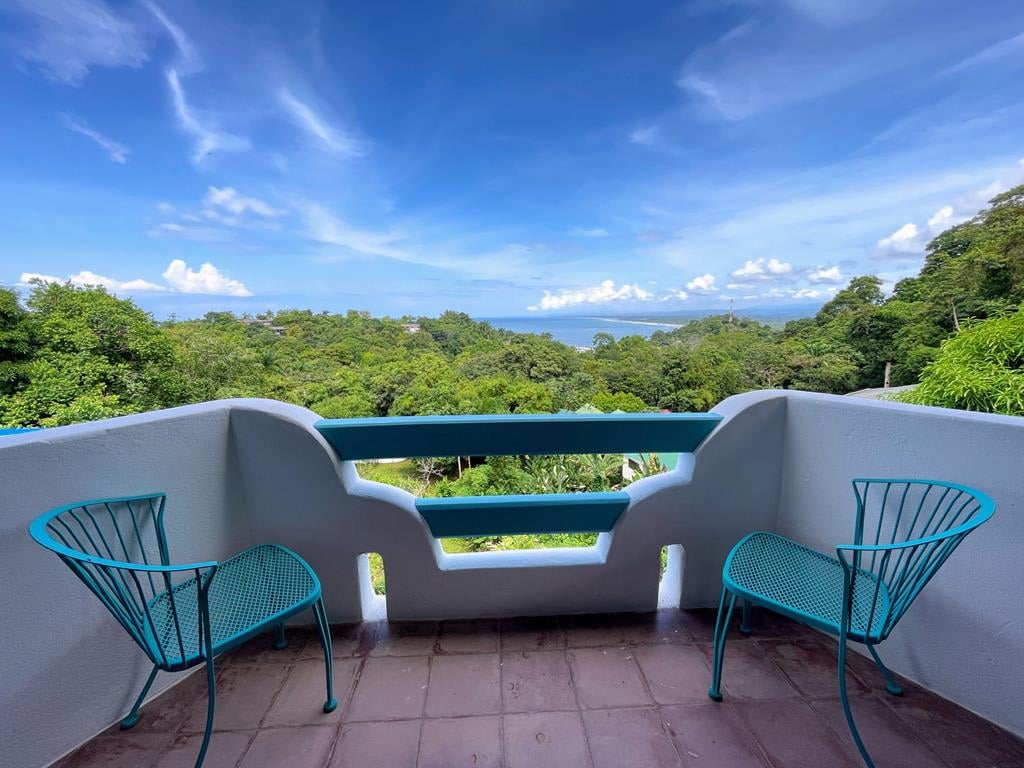 Iconic Ocean View Hotel In Manuel Antonio 