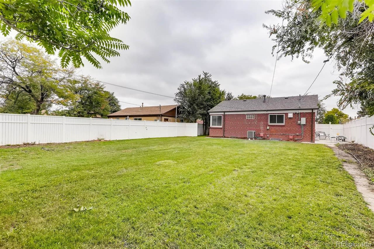 2215 Rosemary St