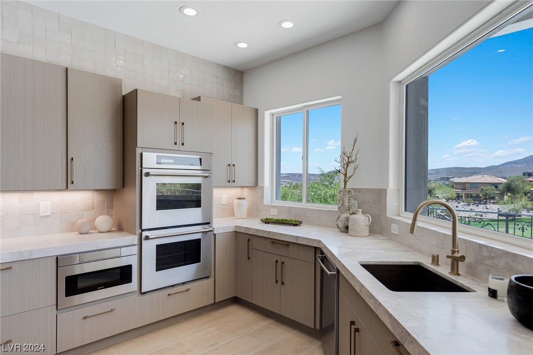 22 Anthem Pointe Ct