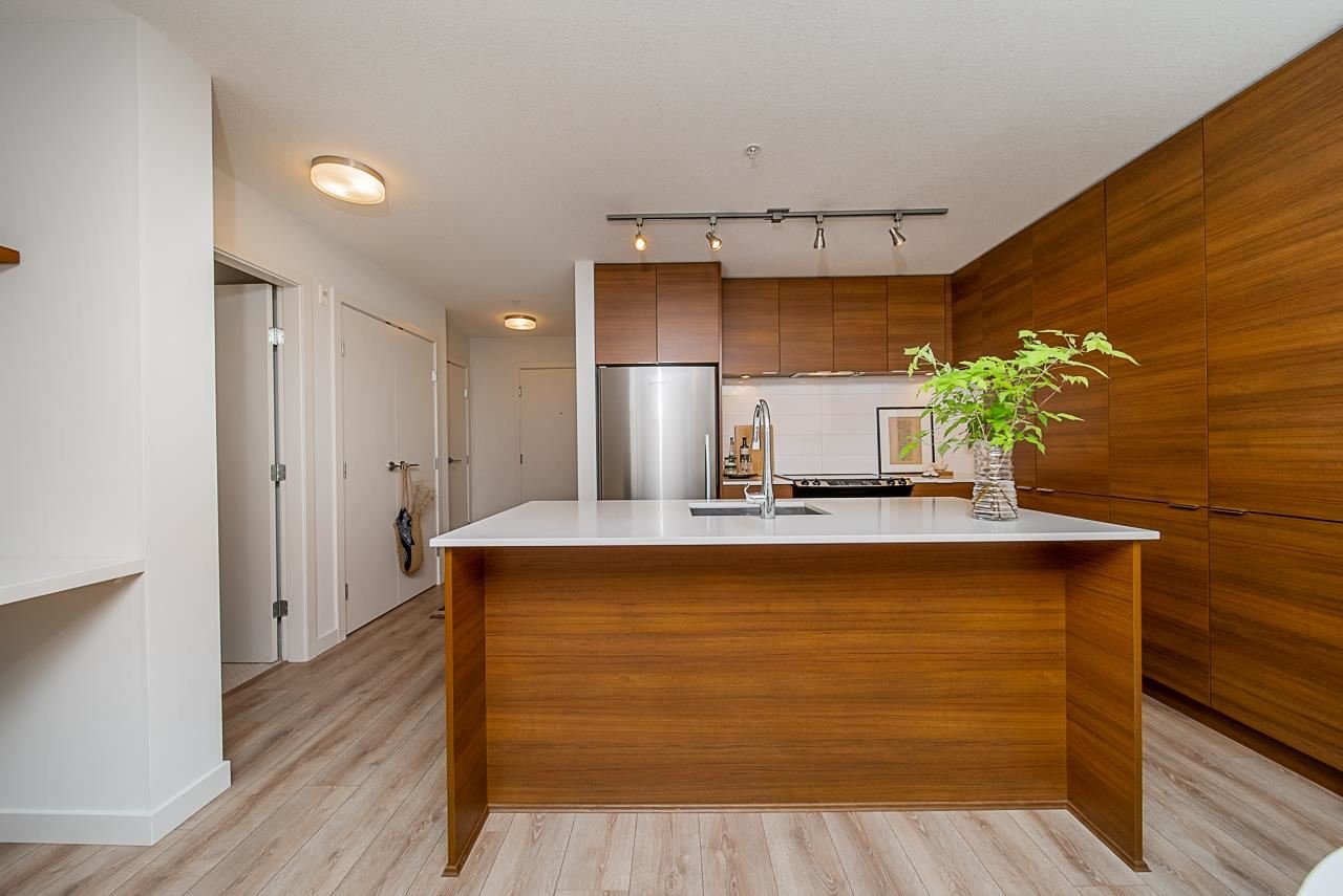312-1677 Lloyd Ave