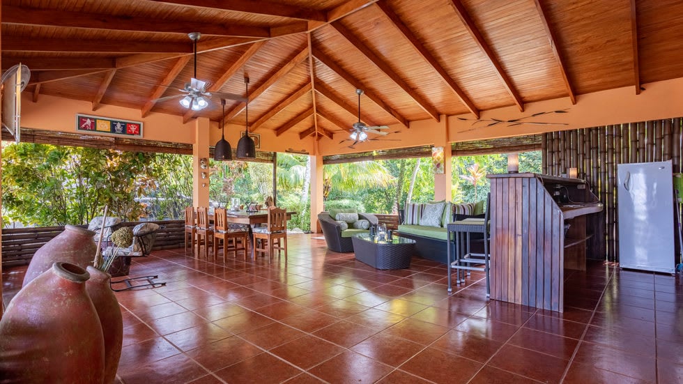 Home with White Water Views and Easy Access in Ojochal