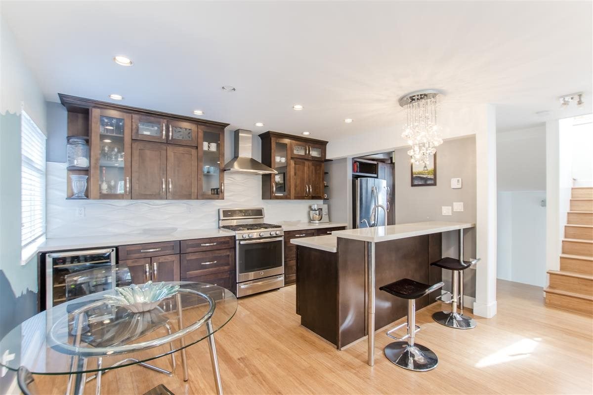 2015 Creelman Ave