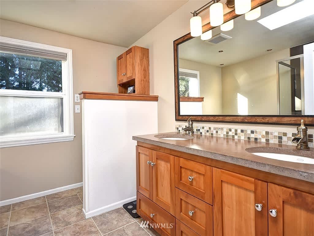 14720 12th Ave NE