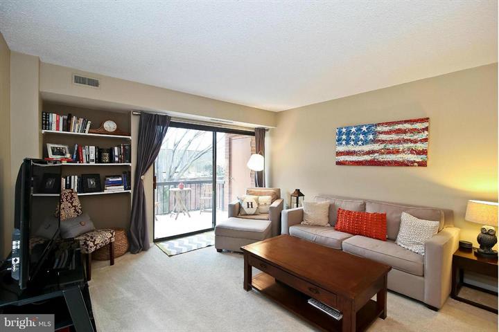 2320 Wisconsin Ave NW, #207