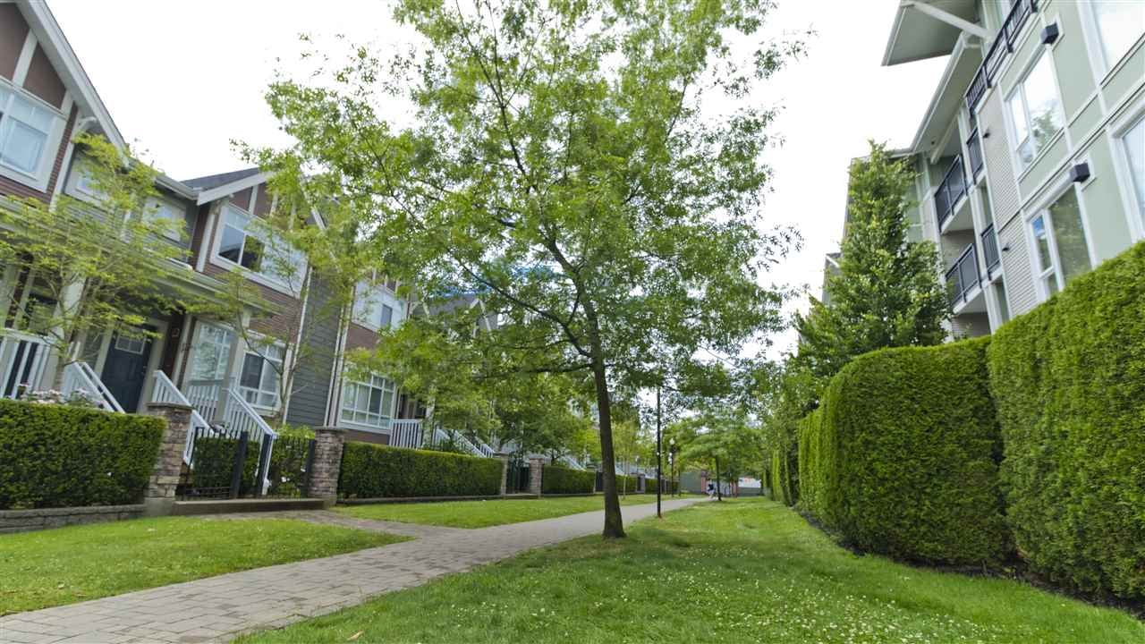 112-7089 Mont Royal Square