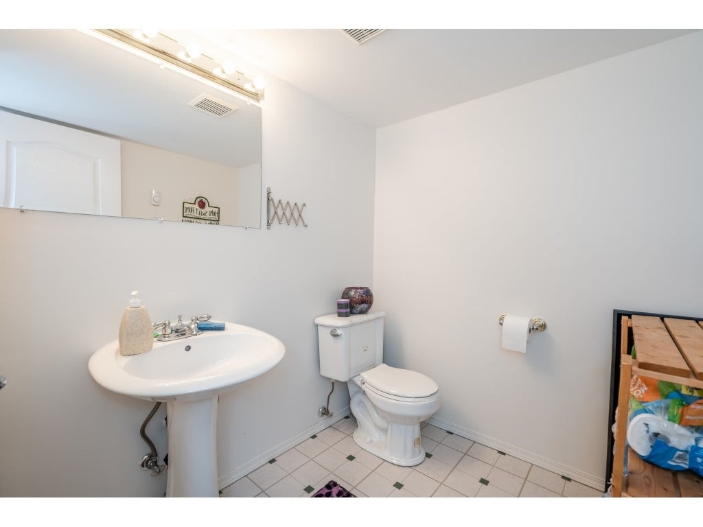 18498 64a Ave