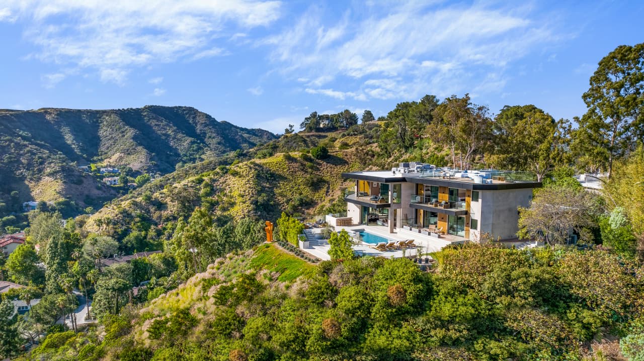 Beverly Hills ‘Wellness’ Compound With Panoramic Views Lists for $25 Million