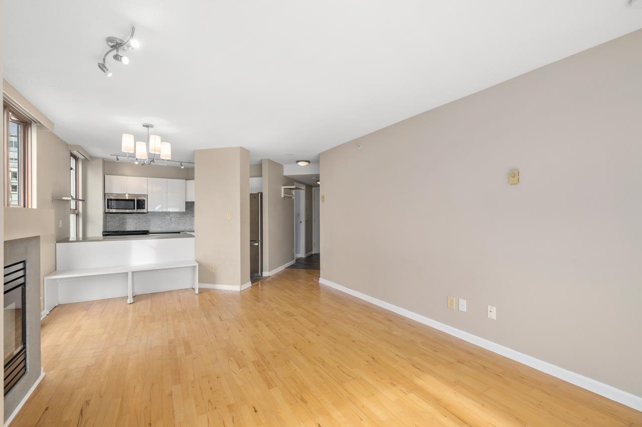 405-1633 W 8th Ave