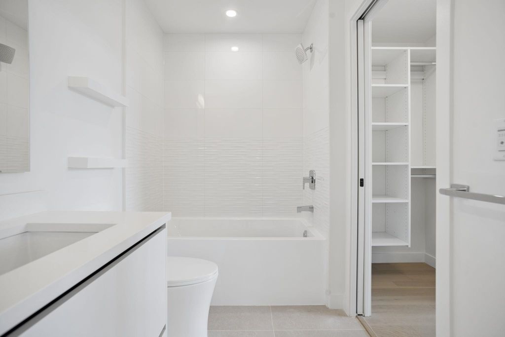 8398 Oak Street 208, Vancouver