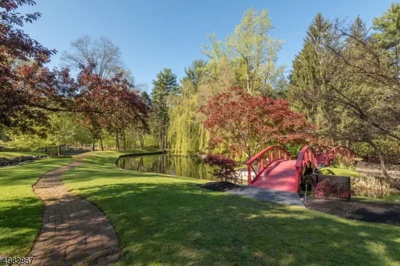 37 E Saddle River Rd